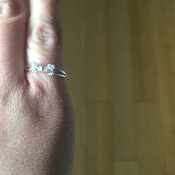 Cute sterling silver bow tie ring - Picture 4 of 4